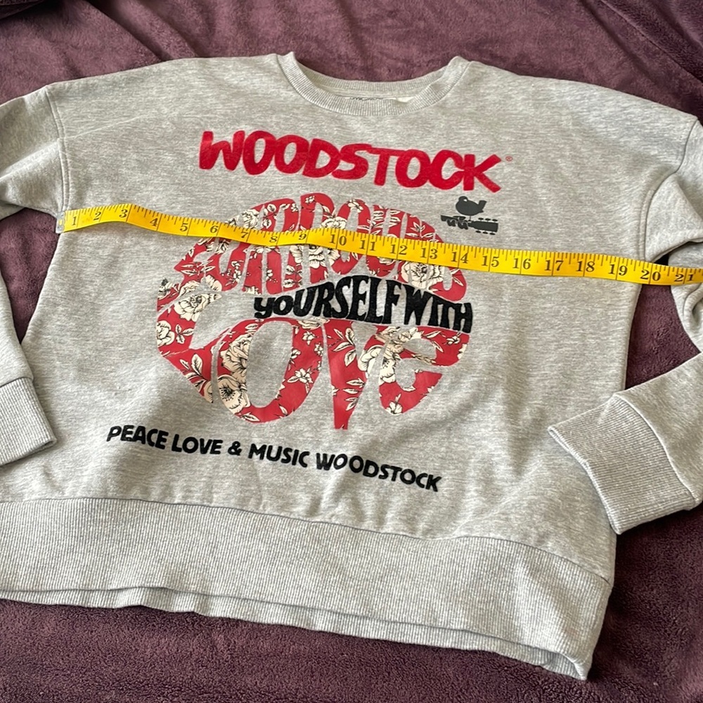 Cute Grey‎ Woodstock Crewneck Sweater Size XS with measurements